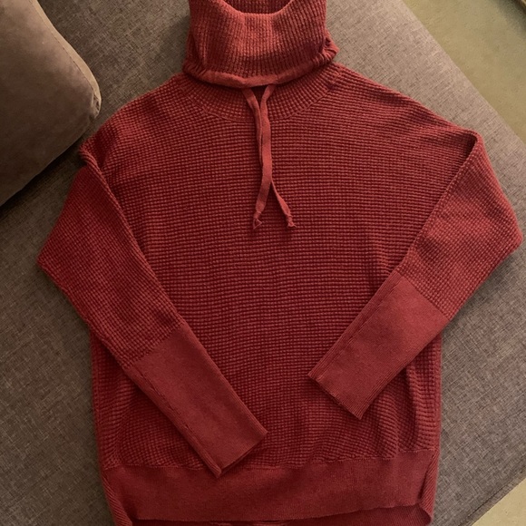 Long neck ribbed Sweater by Cynthia Rowley